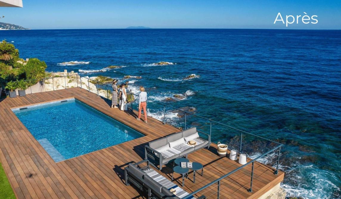 Avant/Après Terrasse en bois composite avec piscine et espace détente surplombant la mer Méditerranée. Des personnes admirent la vue panoramique depuis la barrière en verre, avec un mobilier extérieur moderne installé sur la plage de piscine. Le mot 'Après' apparaît en haut à droite de l'image.